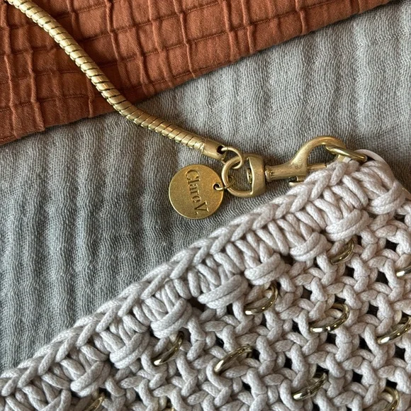 Clare V. Off white woven shoulder bag with strap. Summer 2023 - Picture 2 of 5